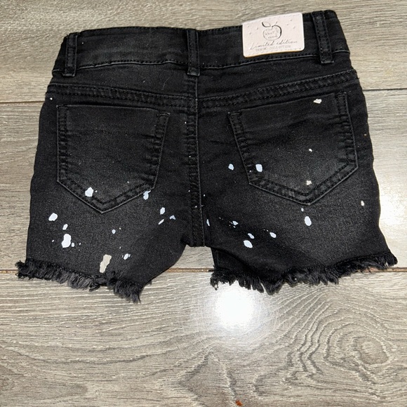 ⭐️NWOT 3 Pommes Black Denim Jean distressed Splattered Shorts with Pink Patch - Picture 5 of 7